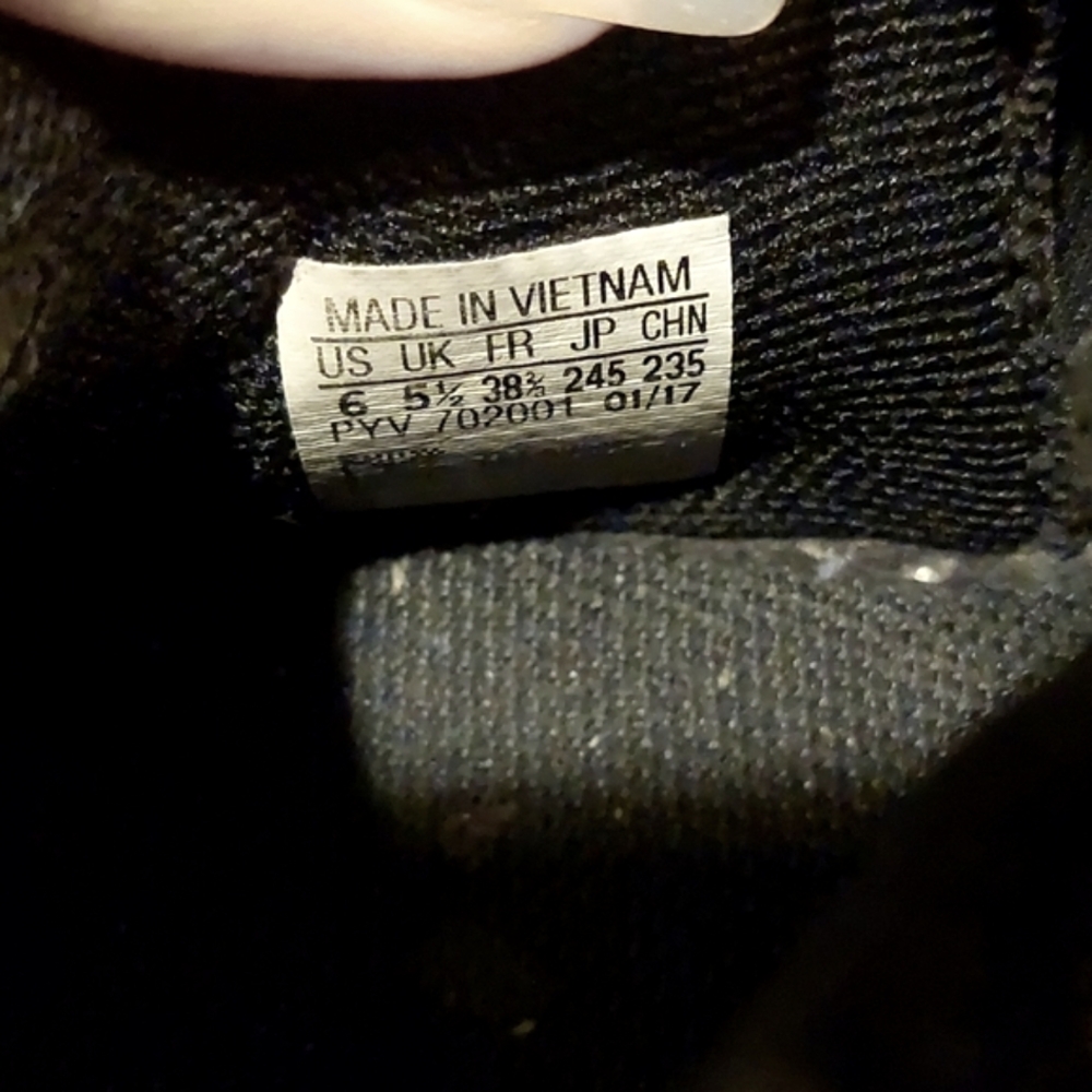 Adidas shoes - Picture 4 of 4
